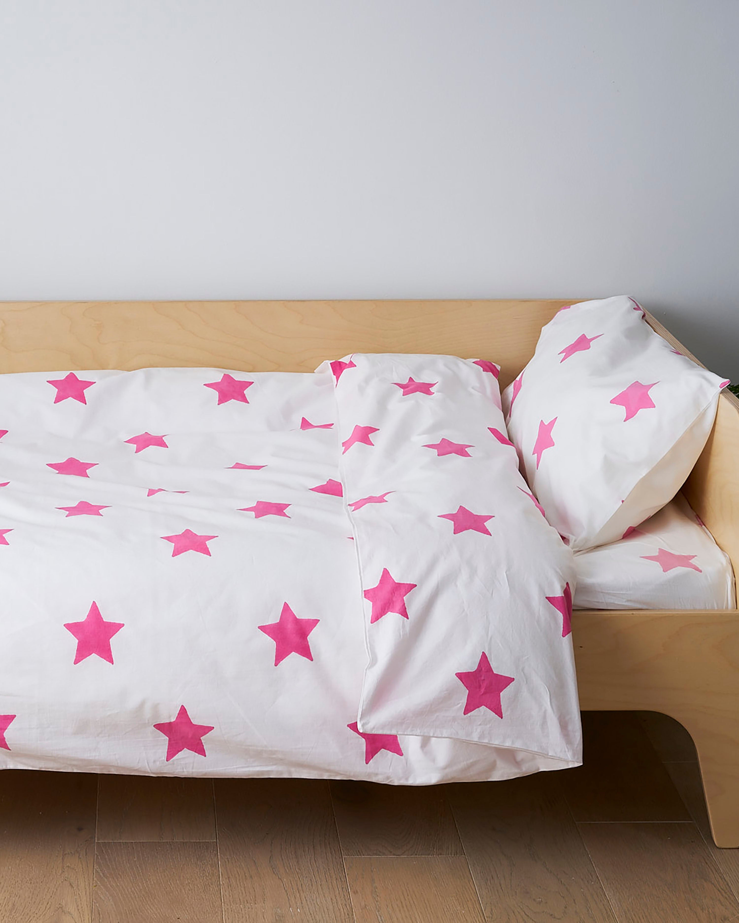 Bright Pink Star toddler cot bed duvet set