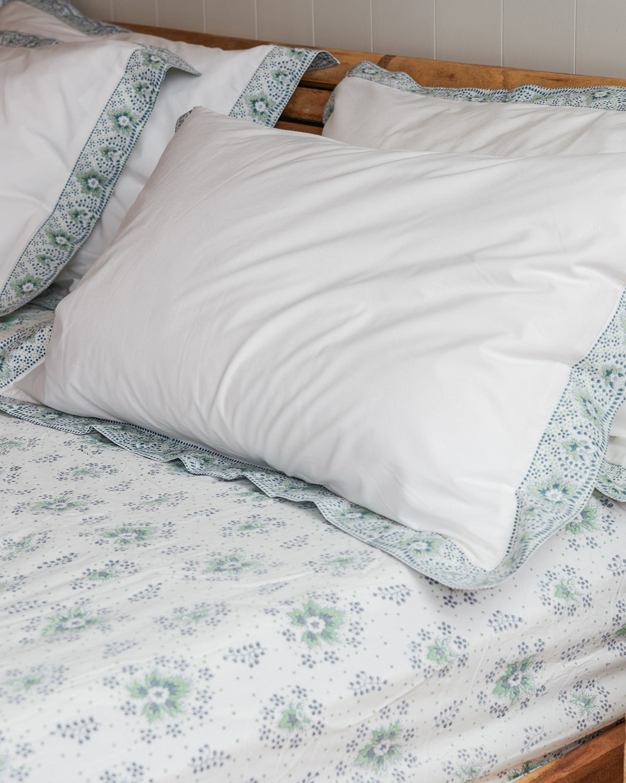 Vintage Blue/Green/Grey leaf fitted sheet