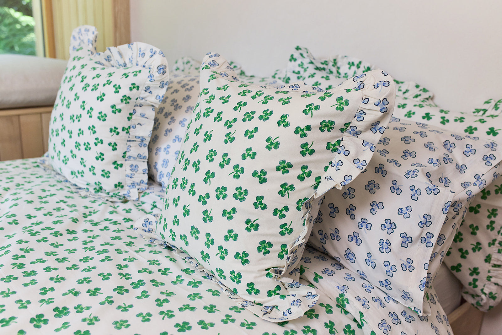 Clover Frill Cushion