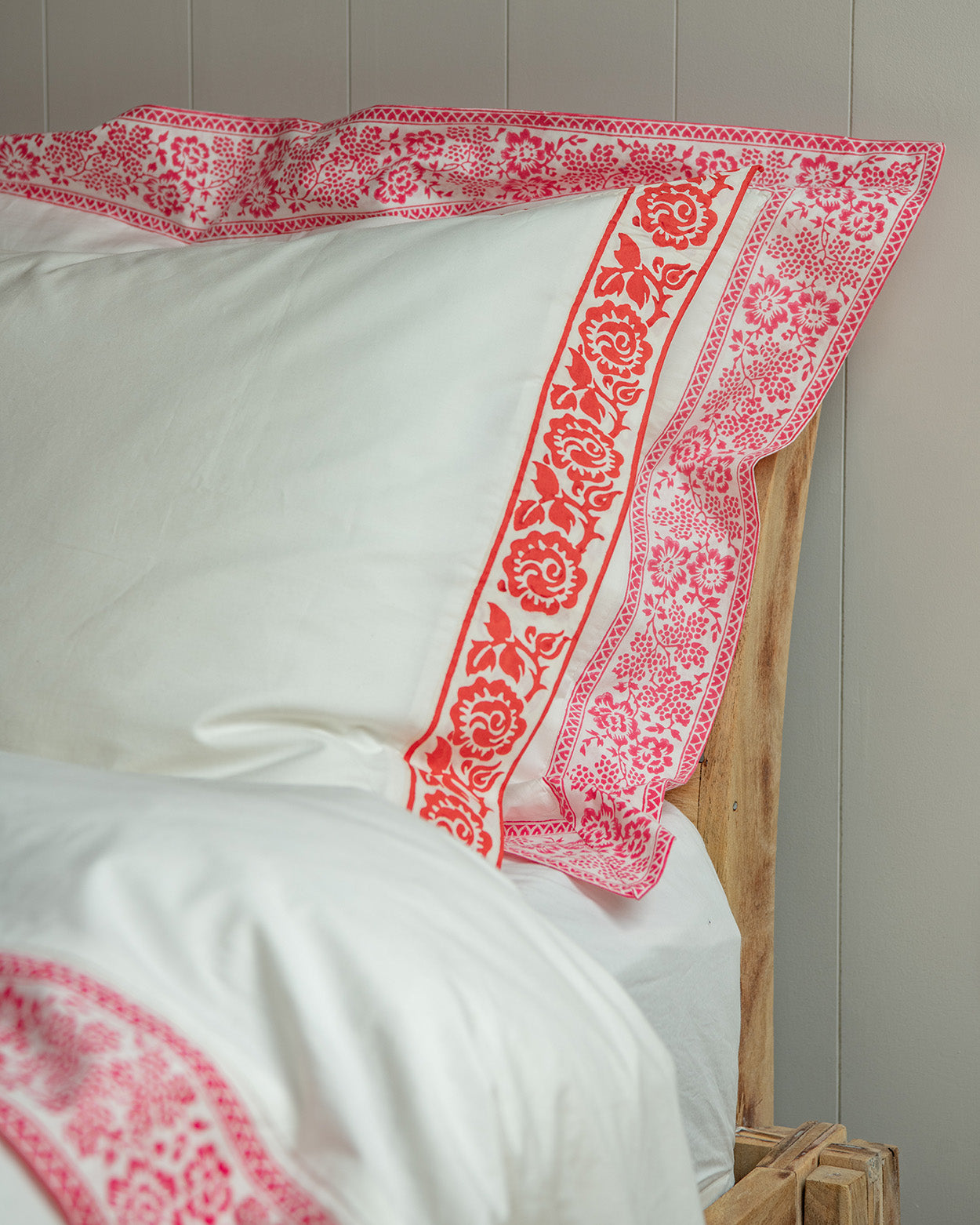 Red Rose bordered set of 2 pillowcases