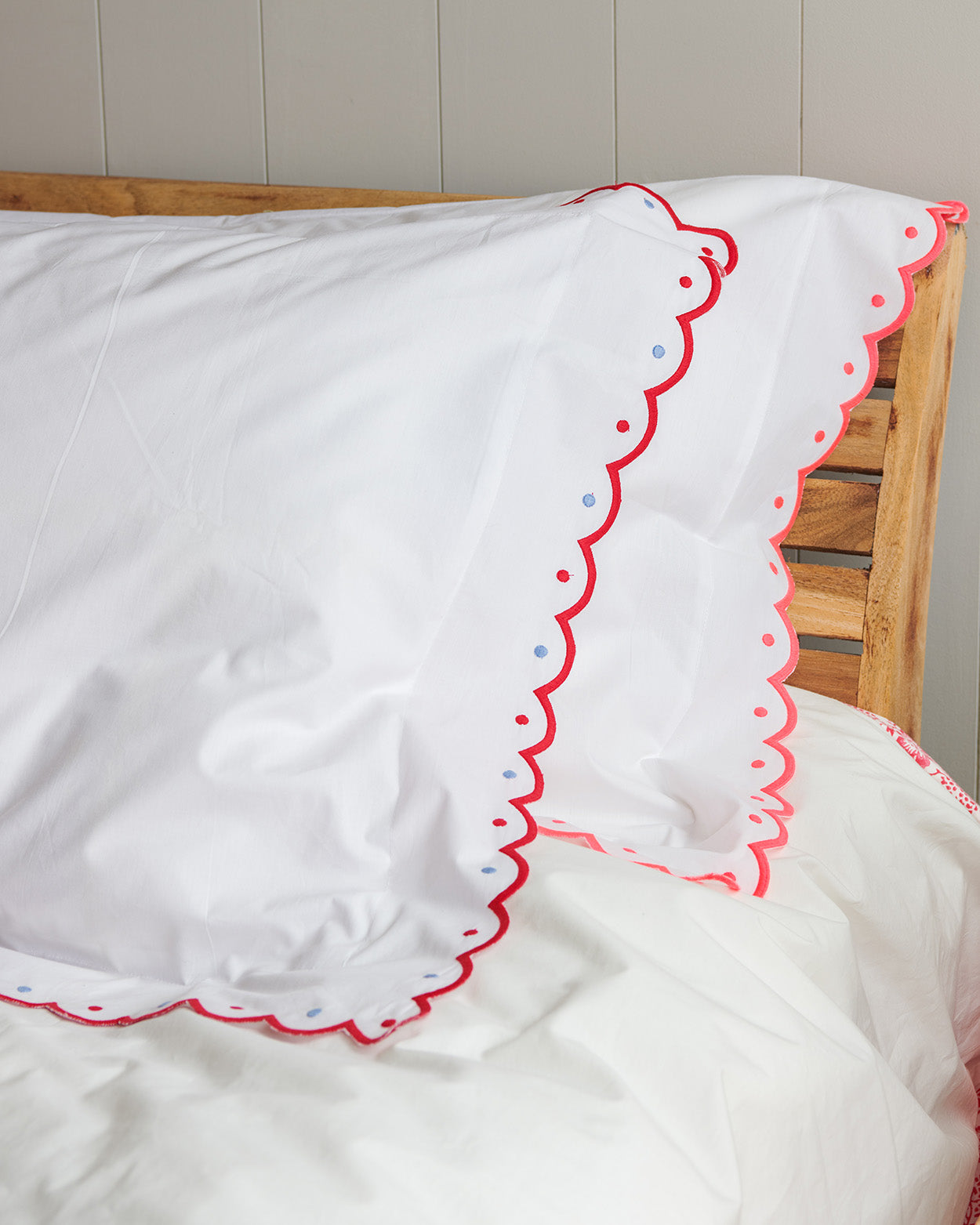 Red & Blue Scallop bordered set of 2 pillowcases