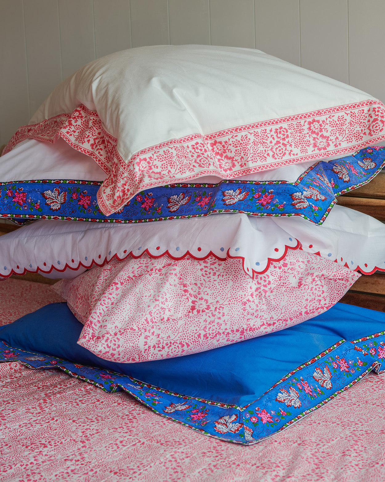 Red & Blue Scallop bordered set of 2 pillowcases