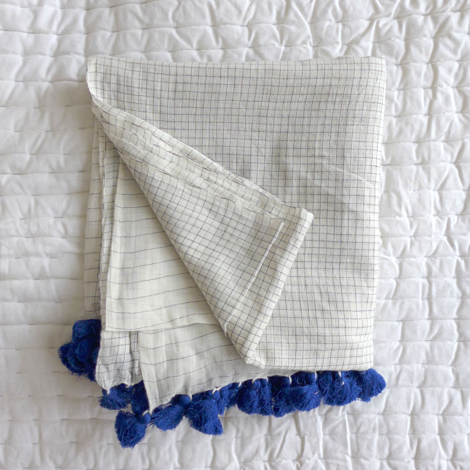 Off-white/blue woven cotton shawl