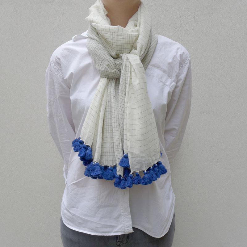Off-white/blue woven cotton shawl