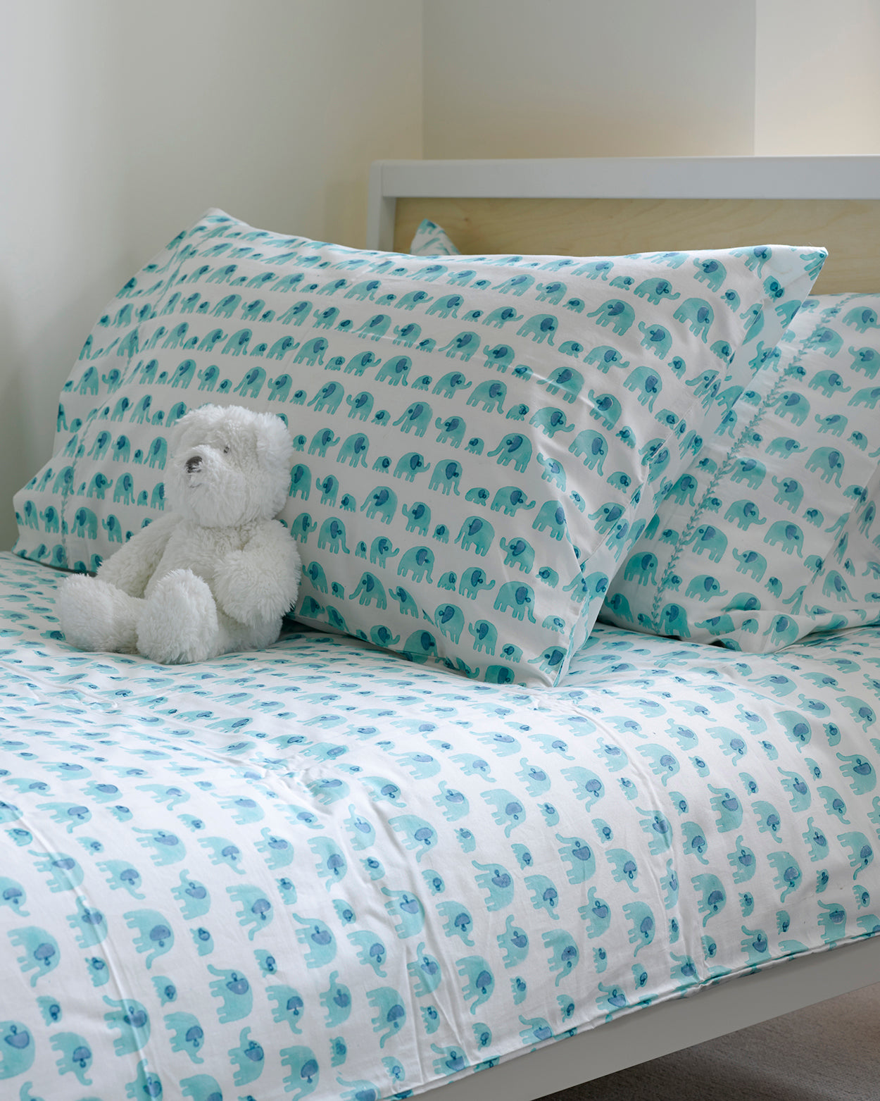 Turquoise elephant single duvet cover