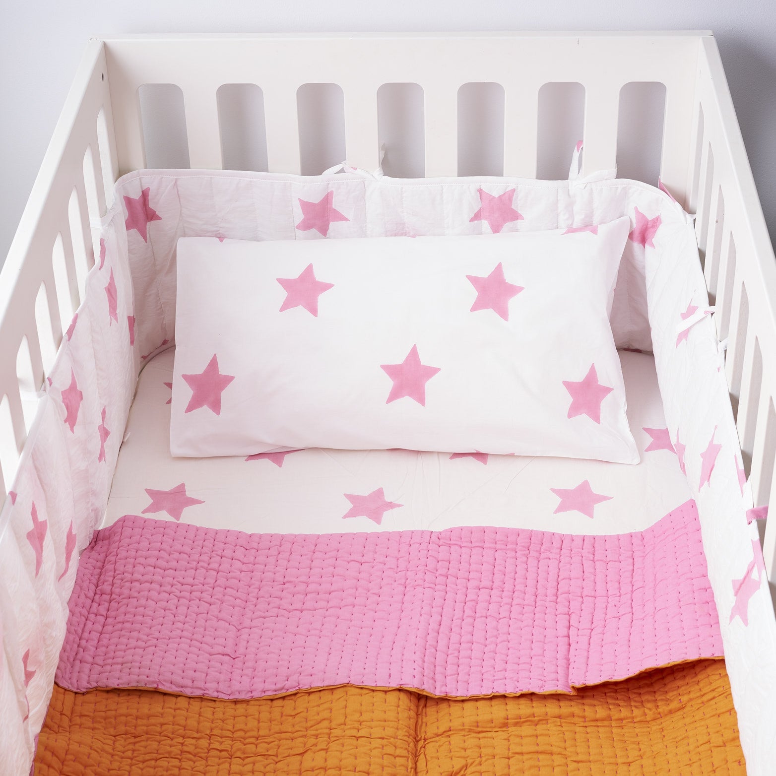Pastel pink star cot bed bumper