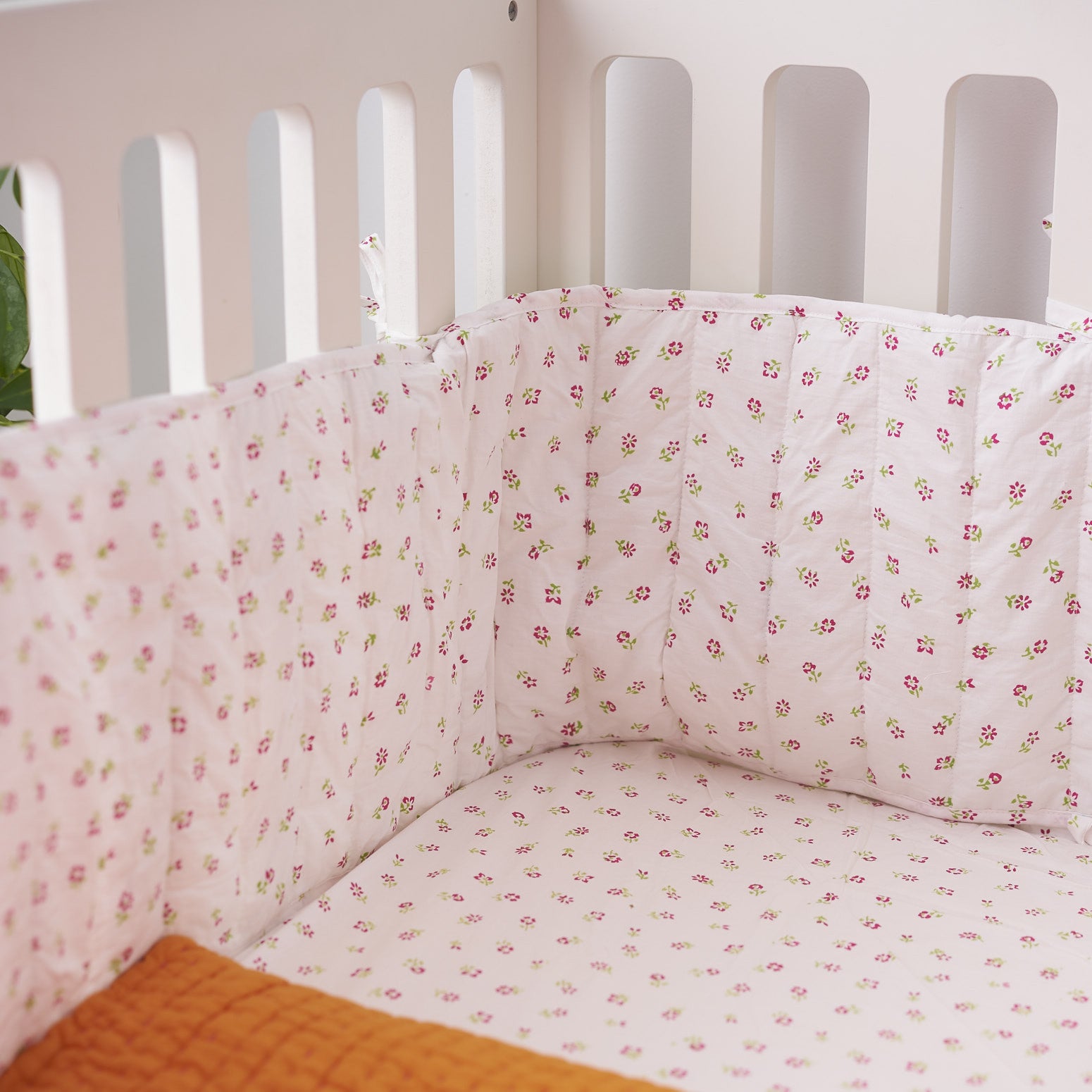 Scattered floral cot bed fitted sheet