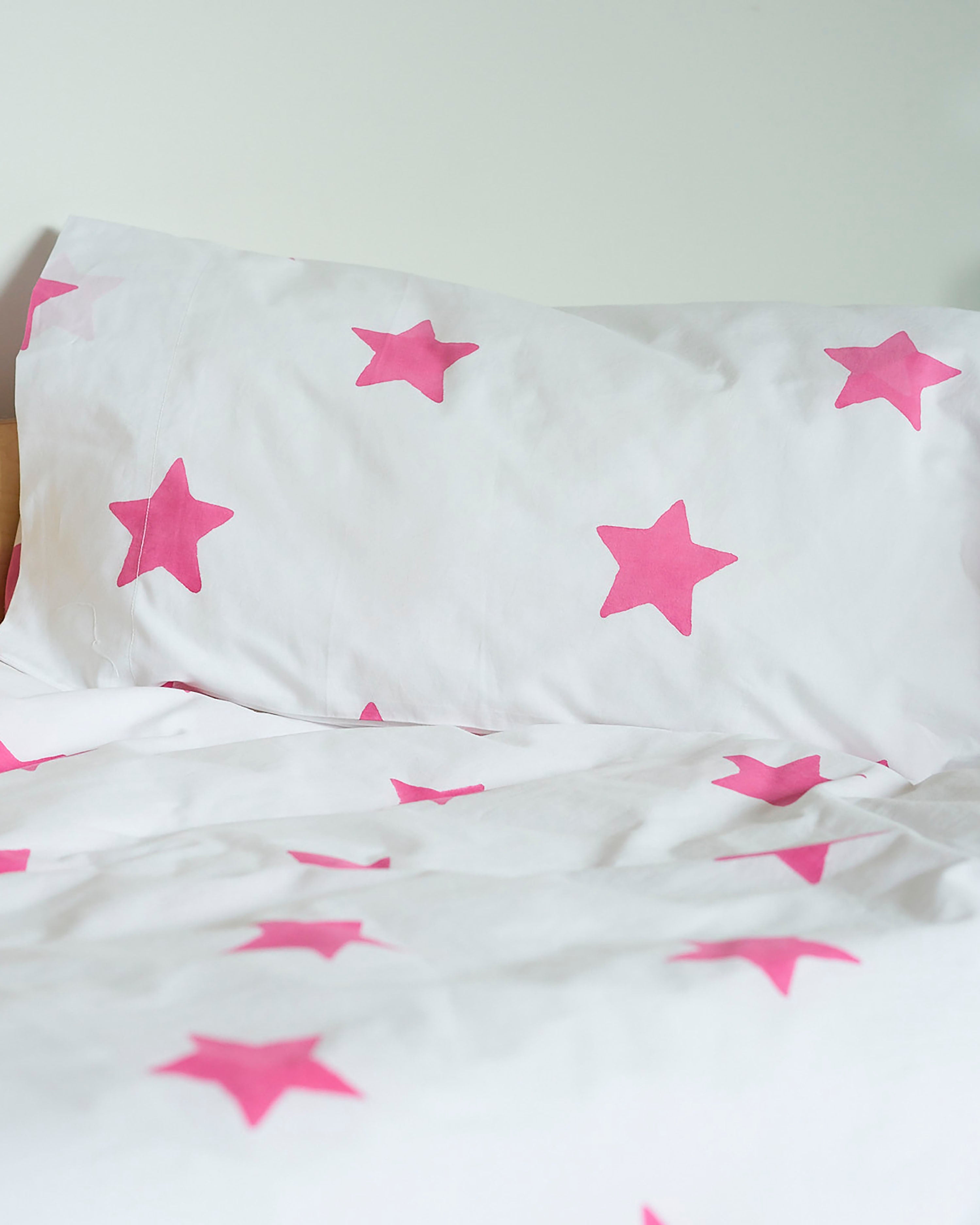Bright Pink Star toddler cot bed duvet set