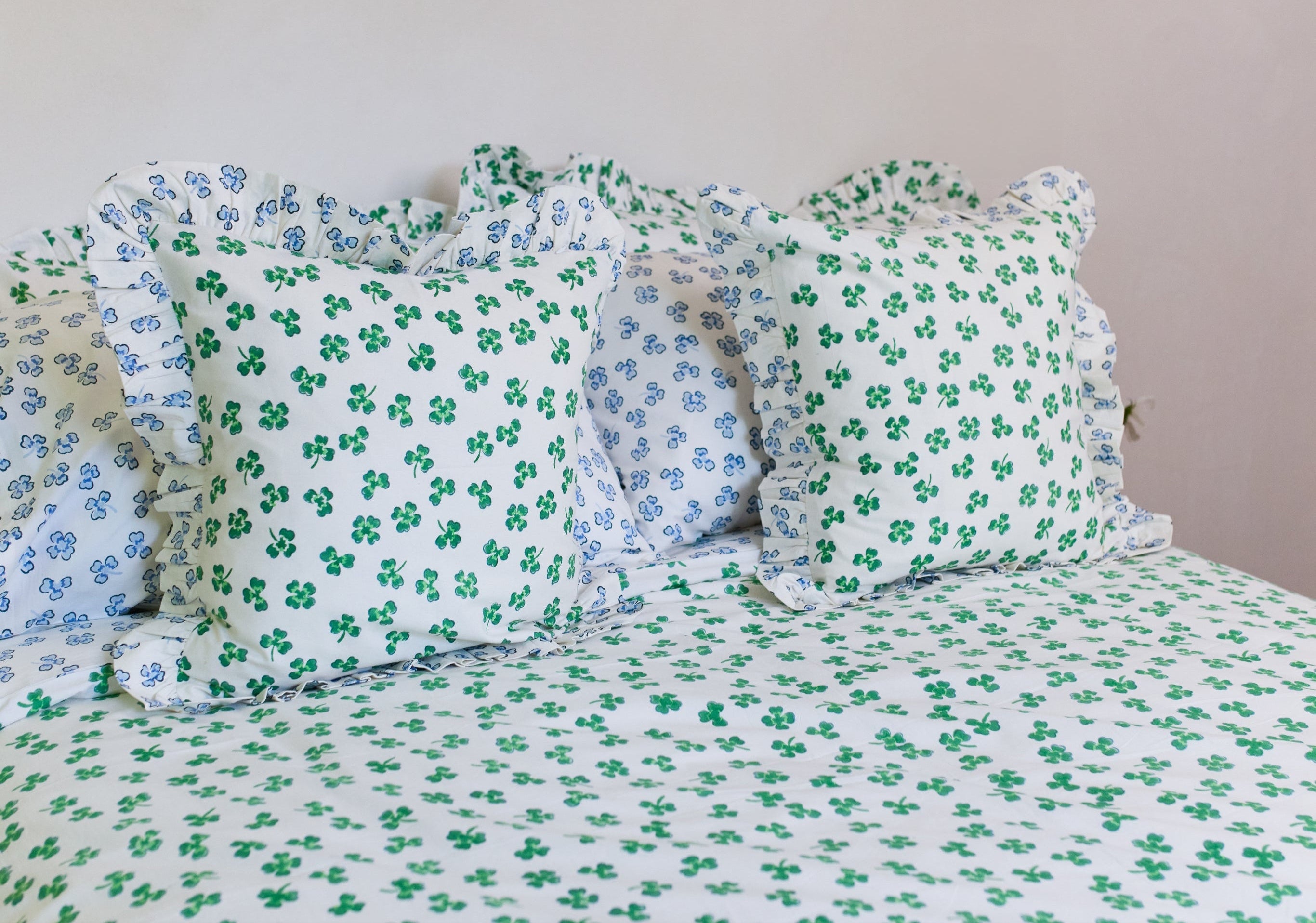 Clover Frill Cushion