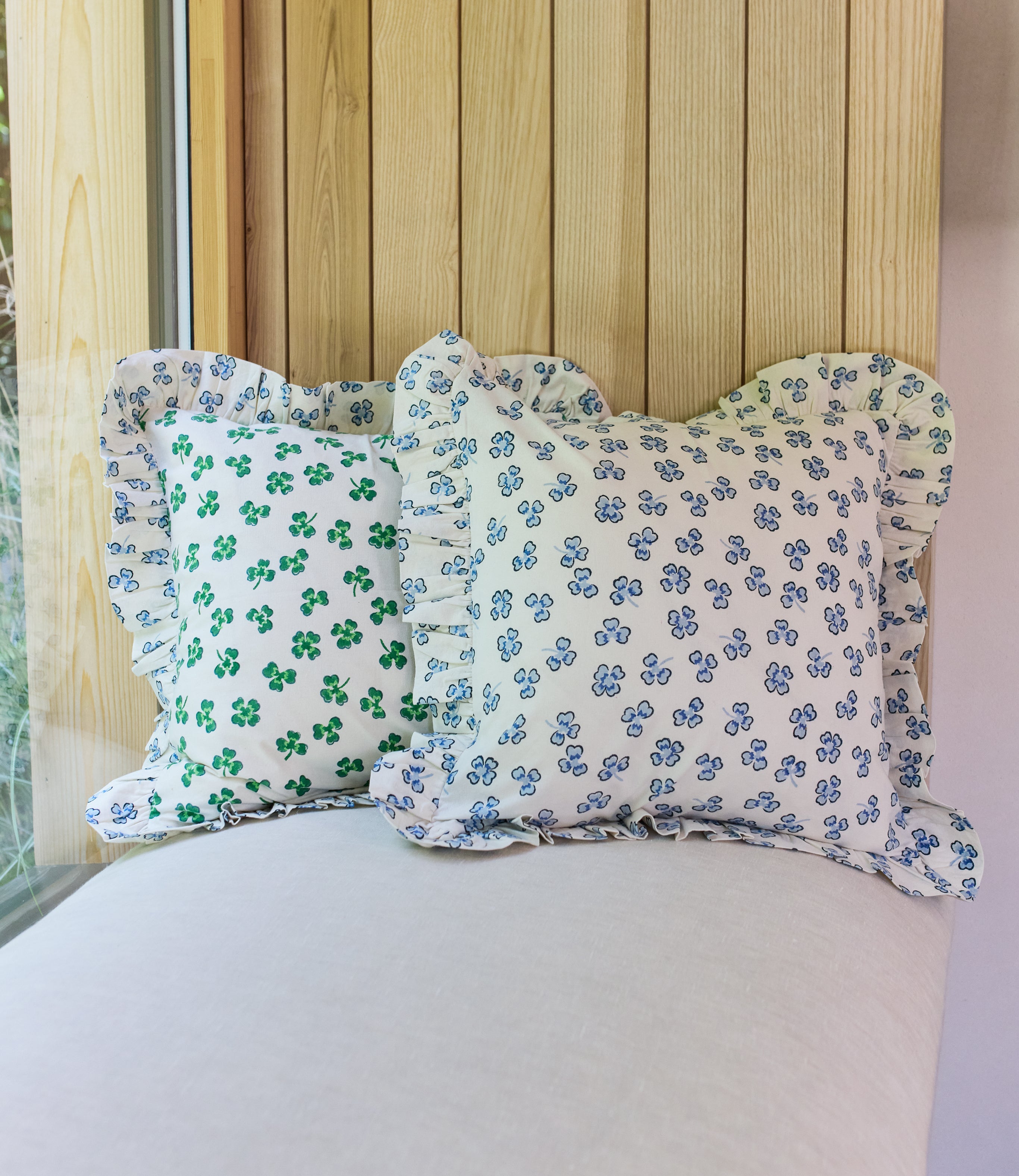 Clover Frill Cushion