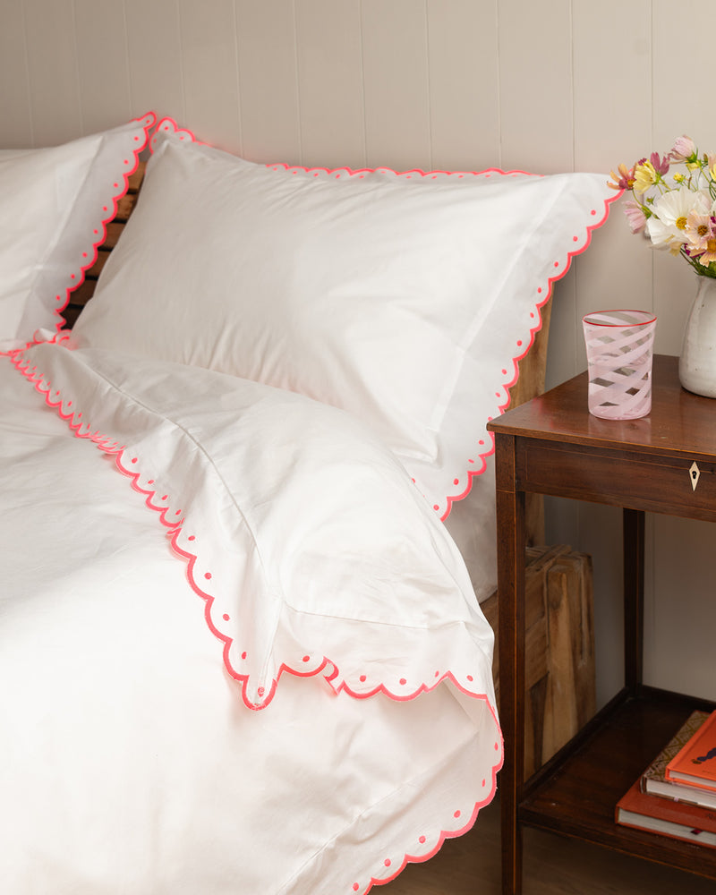 Fluro pink Scallop bedlinen set