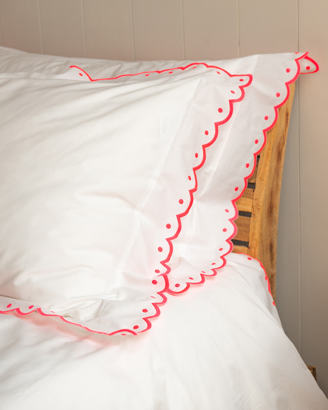 Fluro Pink Scallop bordered set of 2 pillowcases