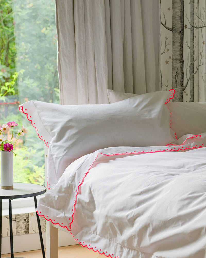 Fluro pink Scallop bedlinen set