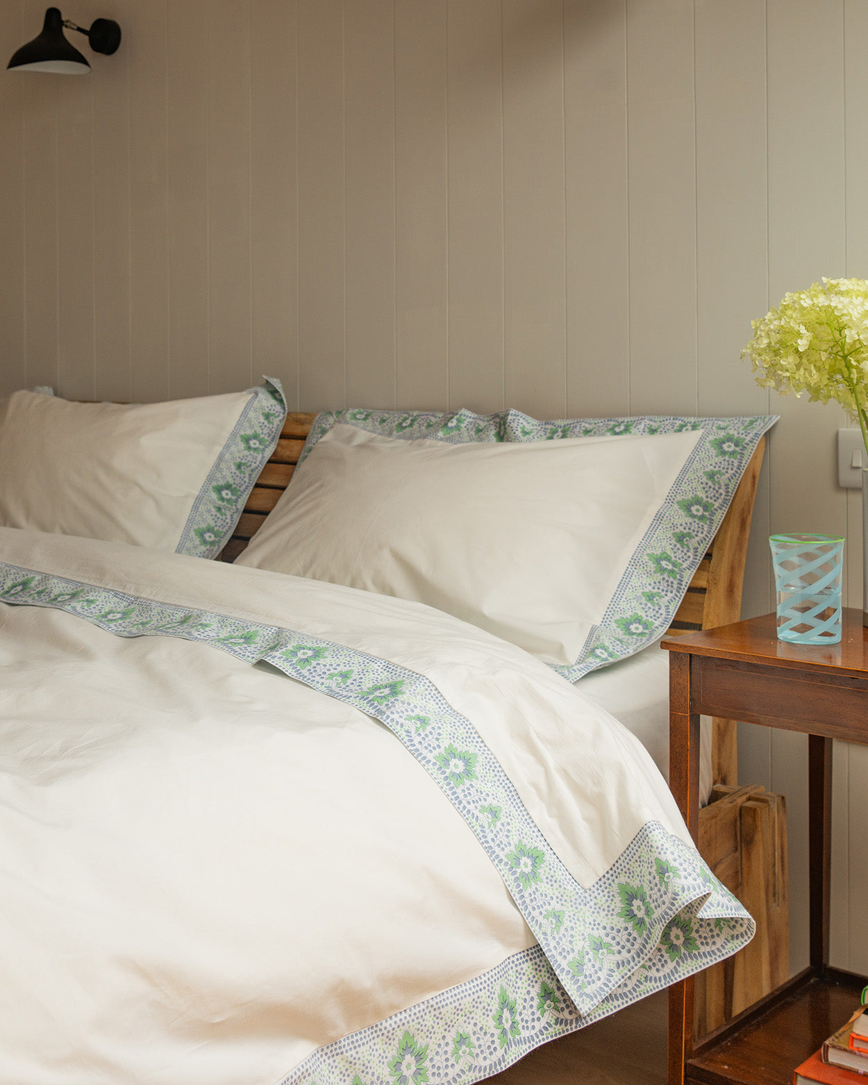 Vintage Leaf bordered bedlinen set